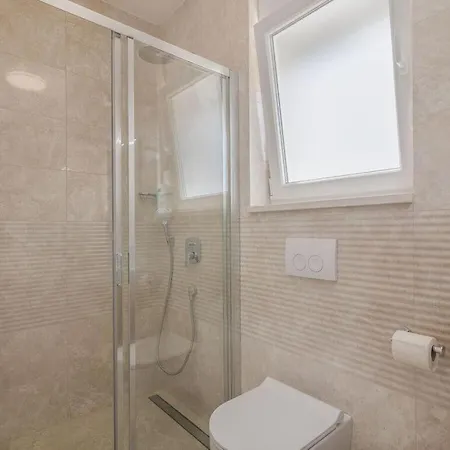 Lusarci Comfortable Zgaljic