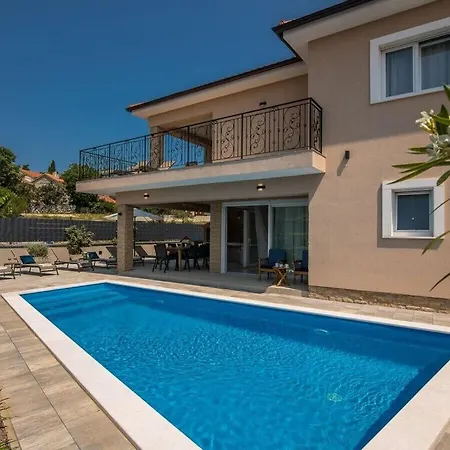 Lusarci Comfortable Zgaljic