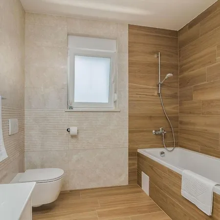 Lusarci Comfortable *