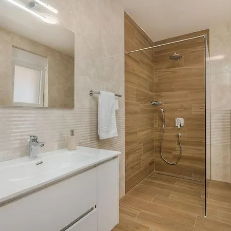 Lusarci Comfortable Villa