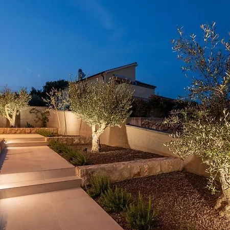 Lusarci Comfortable Zgaljic